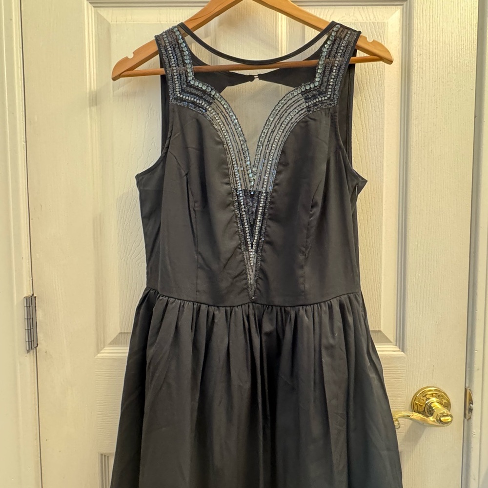 Elegant Black Sleeveless Dress